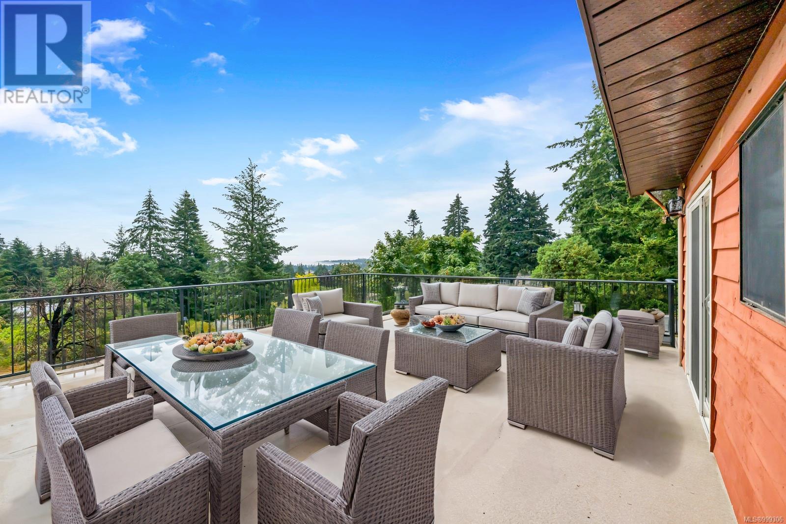  544 Windthrop Road, Colwood