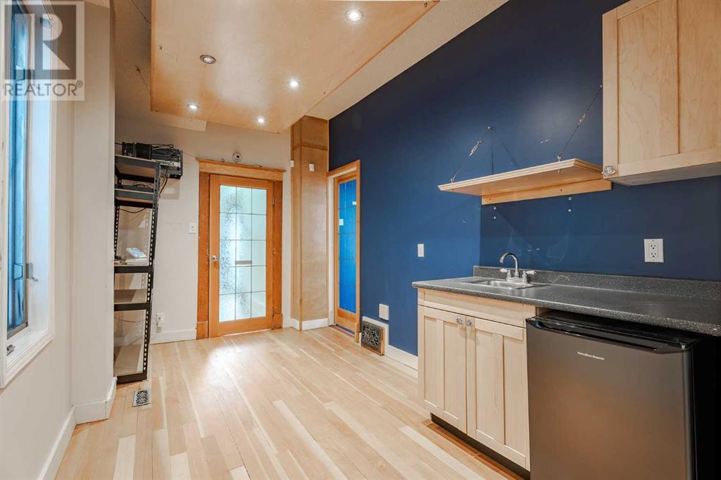 Retail for Sale in   Avenue SW Sunalta Calgary 