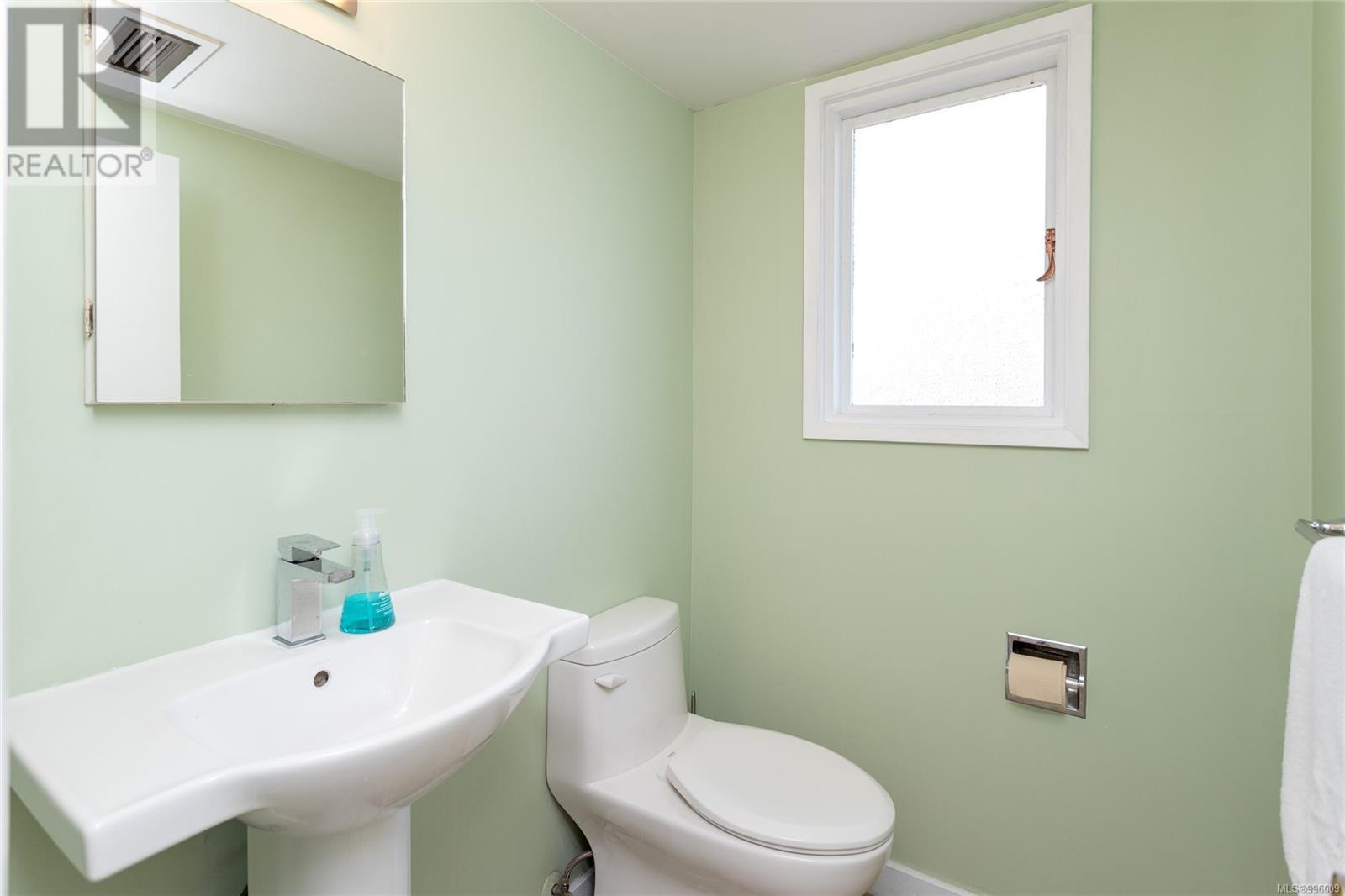  3951 Cherrilee Crescent, Saanich