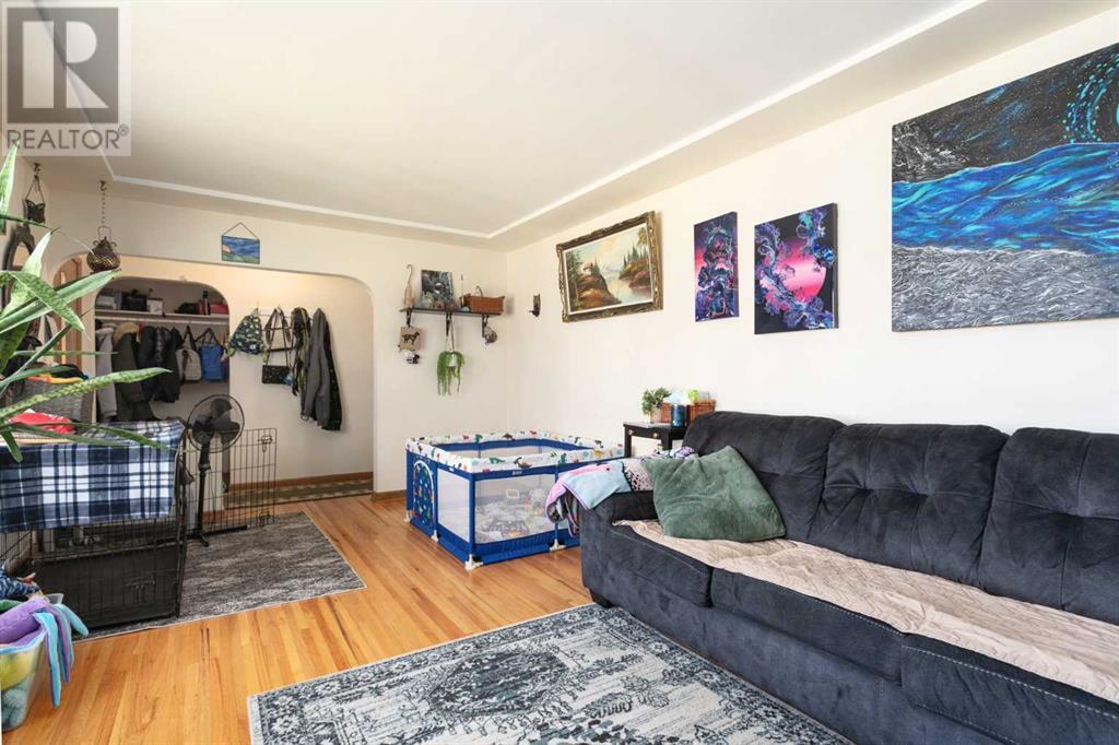 Single Family House Bungalow for Sale in   Avenue NW Highland Park Calgary 