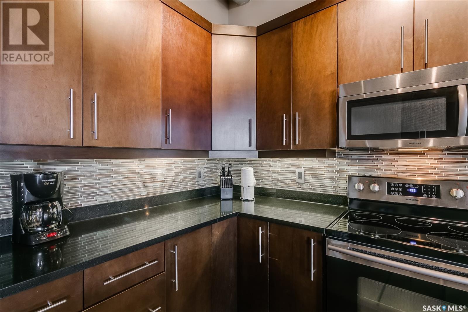 Photo 3 of 401 73 24th Street E, Saskatoon SK