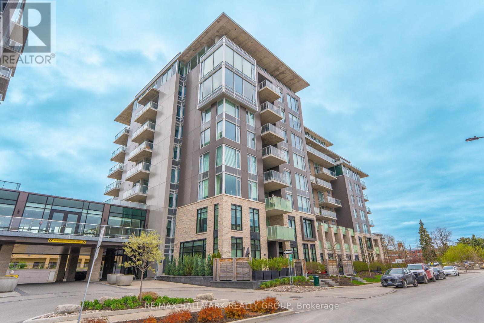 https://ddfcdn.realtor.ca/listing/TS638823908308700000/reb76/highres/0/x12137080_1.jpg