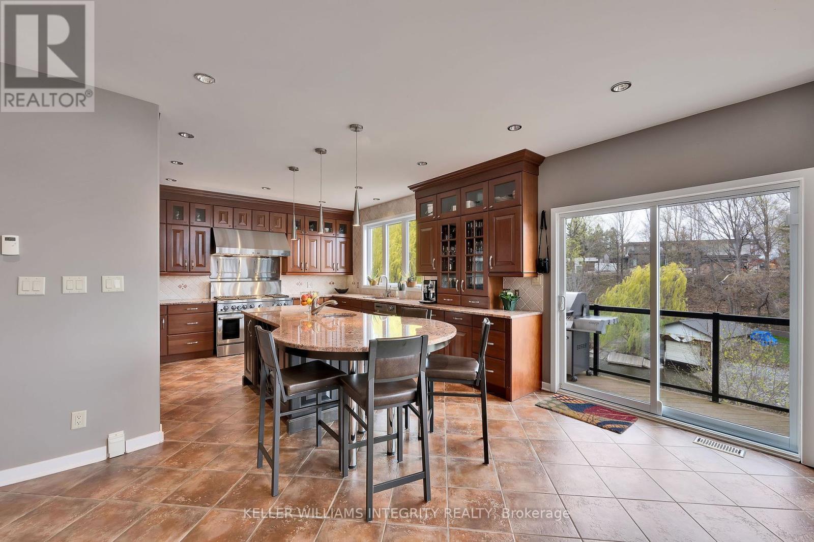 Photo 10 of 12 Rideau Shore Court, Ottawa ON