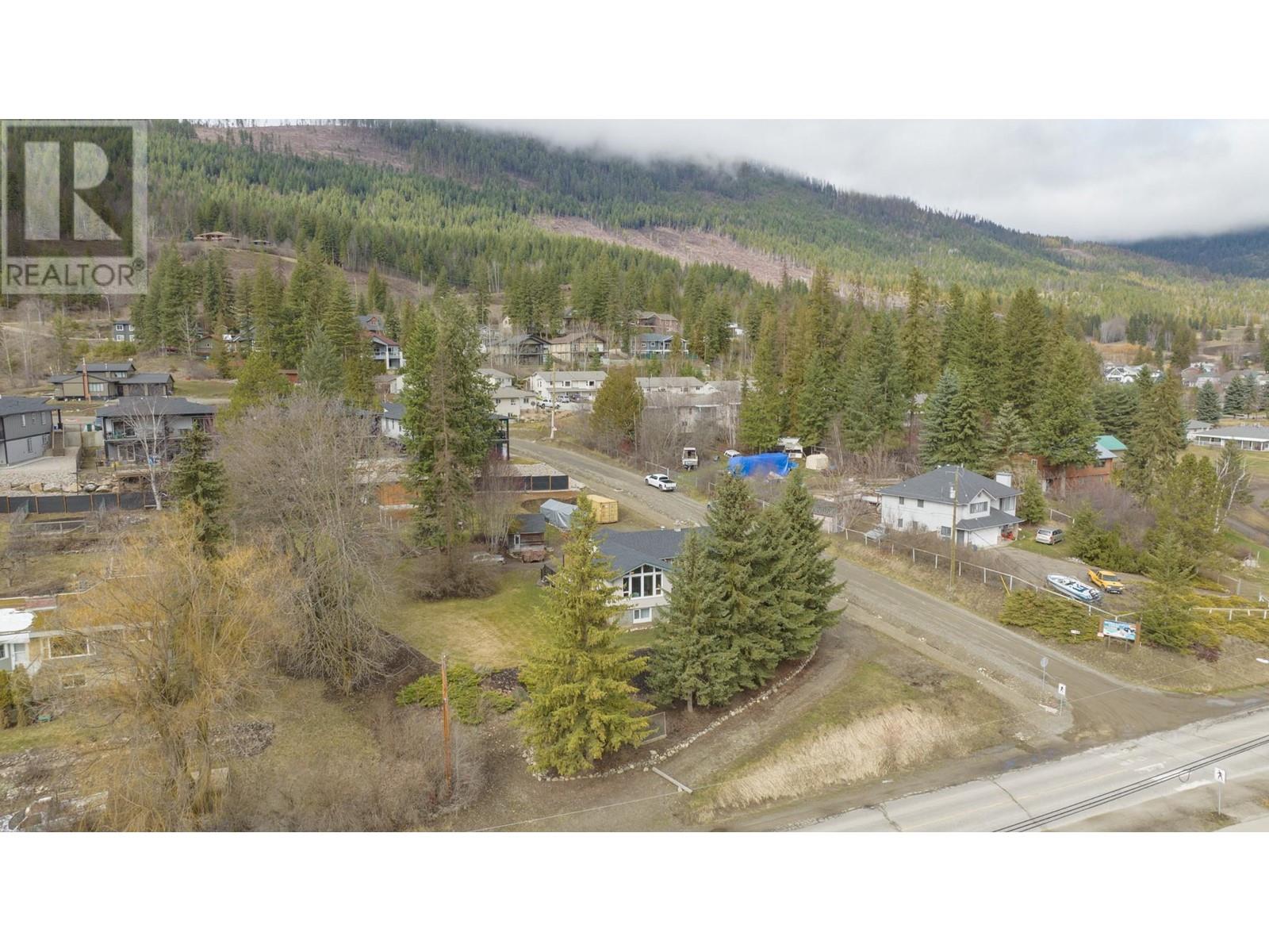 2506 Shuswap Avenue, Lumby