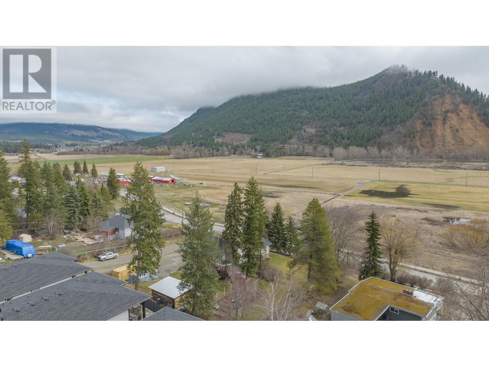2506 Shuswap Avenue, Lumby