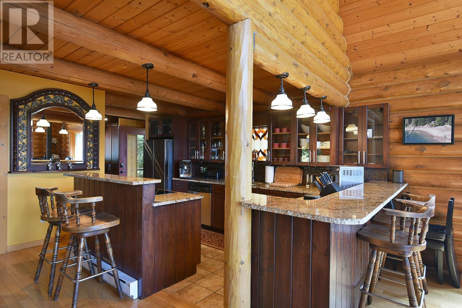 6873 SEAVIEW ROAD, Sechelt