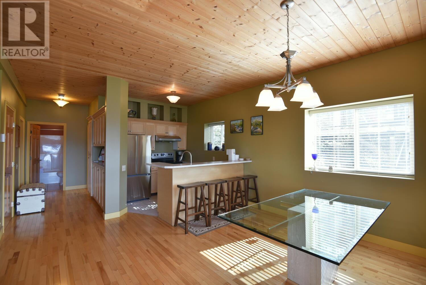 6873 SEAVIEW ROAD, Sechelt