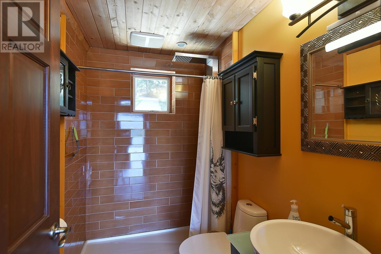 6873 SEAVIEW ROAD, Sechelt