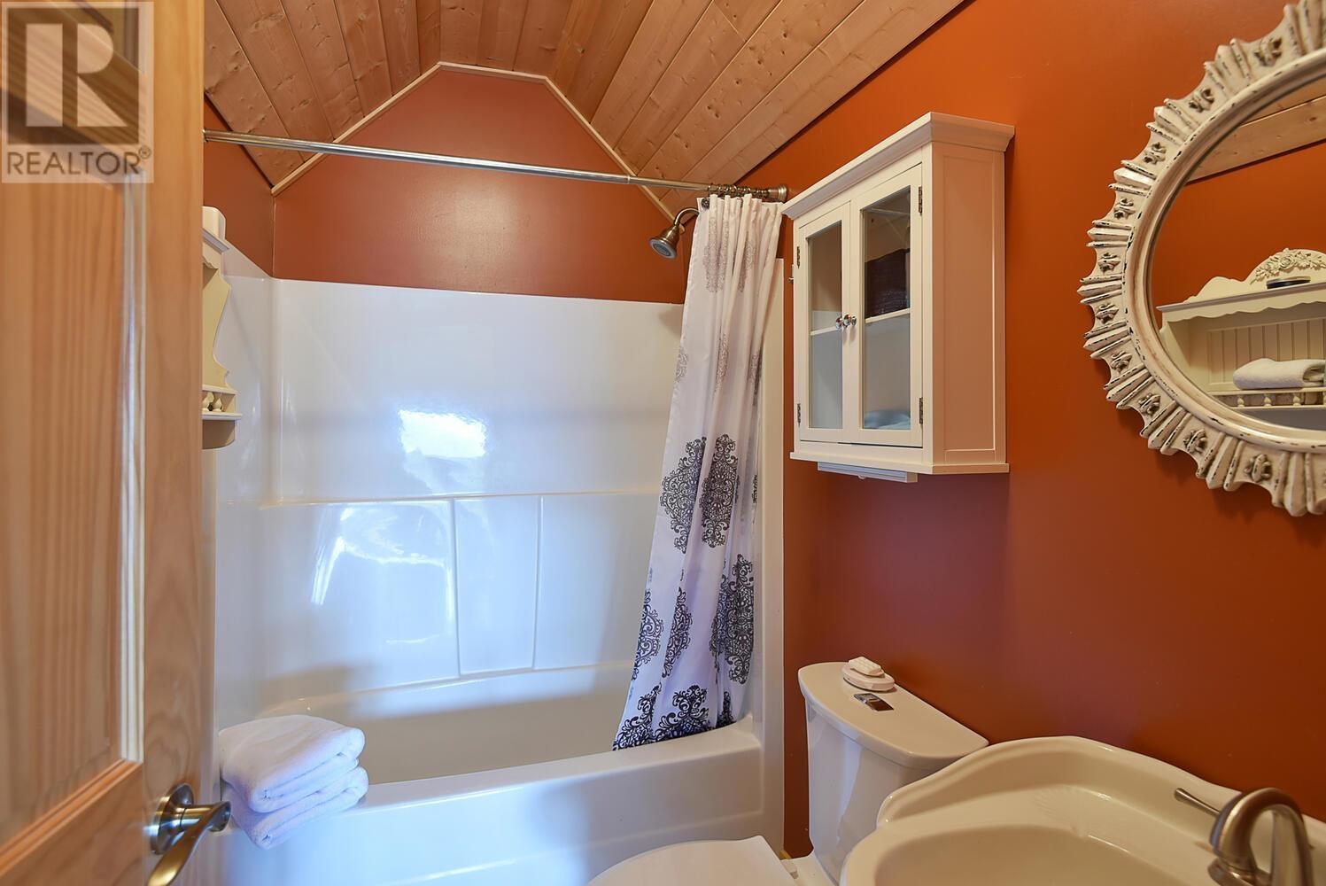 6873 SEAVIEW ROAD, Sechelt