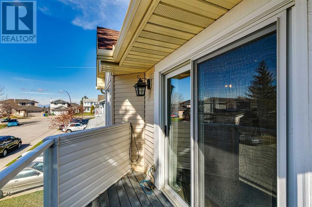Single Family House 4 Level for Sale in  Hawkdale Close NW Hawkwood Calgary 