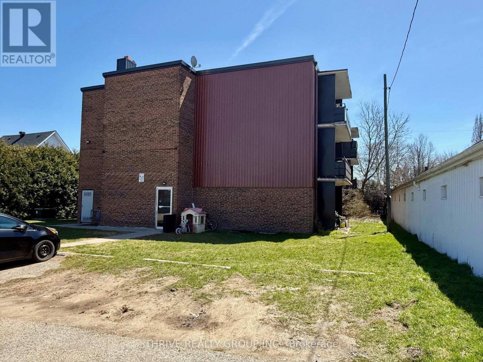 1576 CALEDONIA STREET - 2