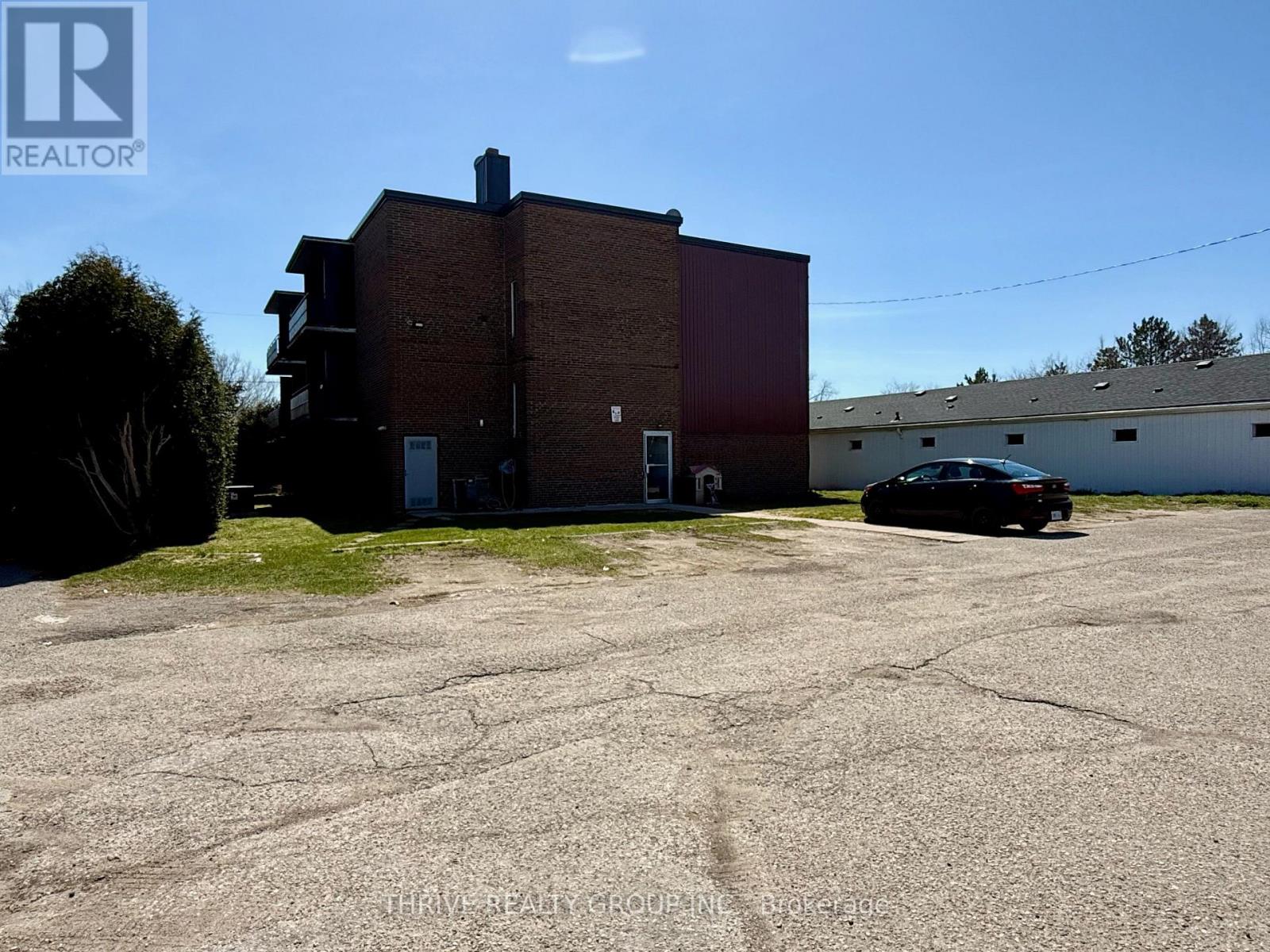 1576 CALEDONIA STREET - 3