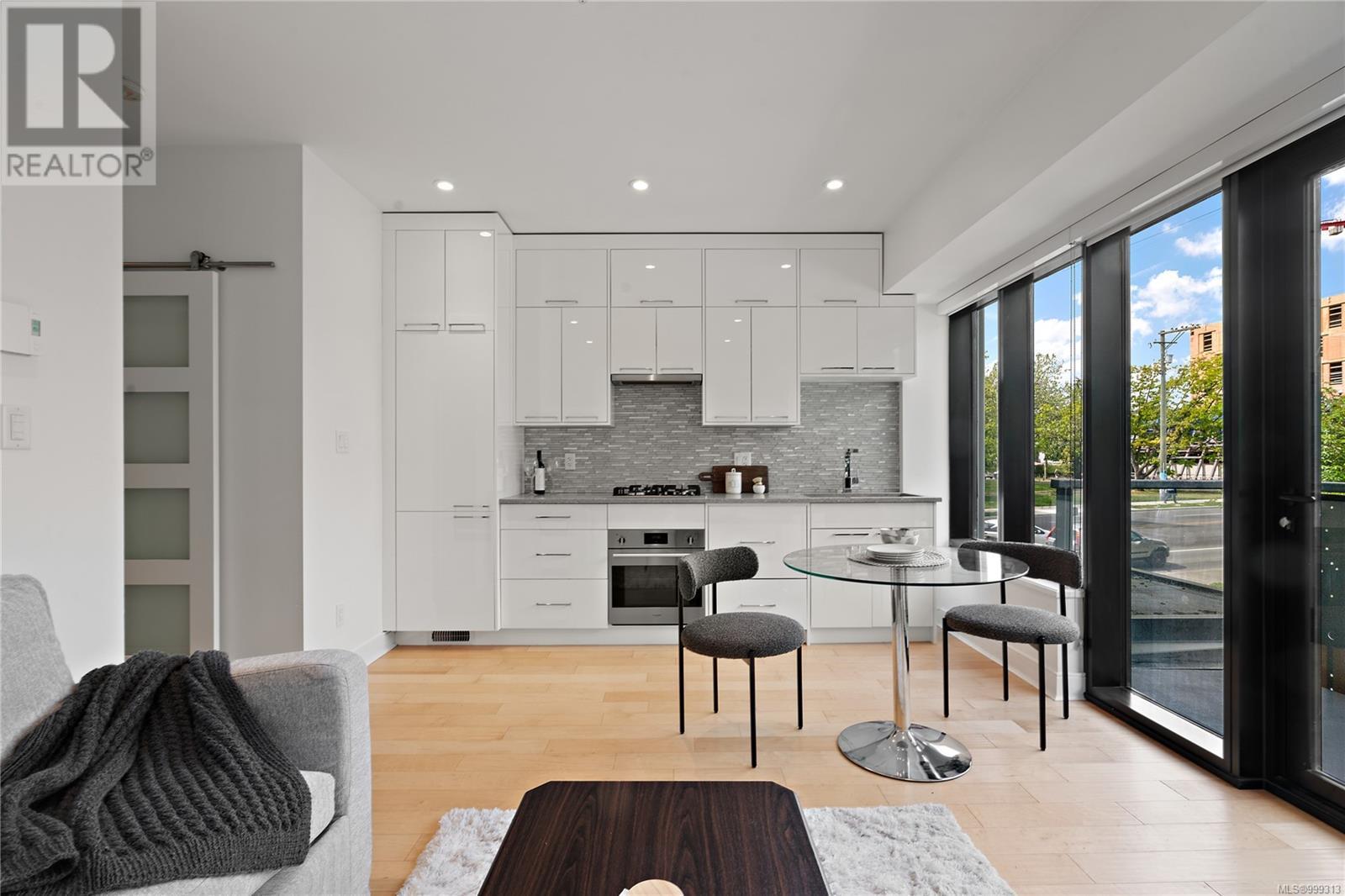 N202 1105 Pandora Ave, Victoria