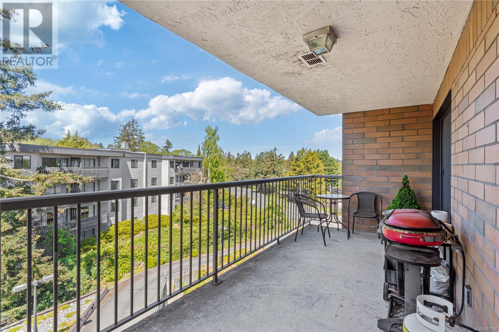 405 4030 Quadra St, Saanich