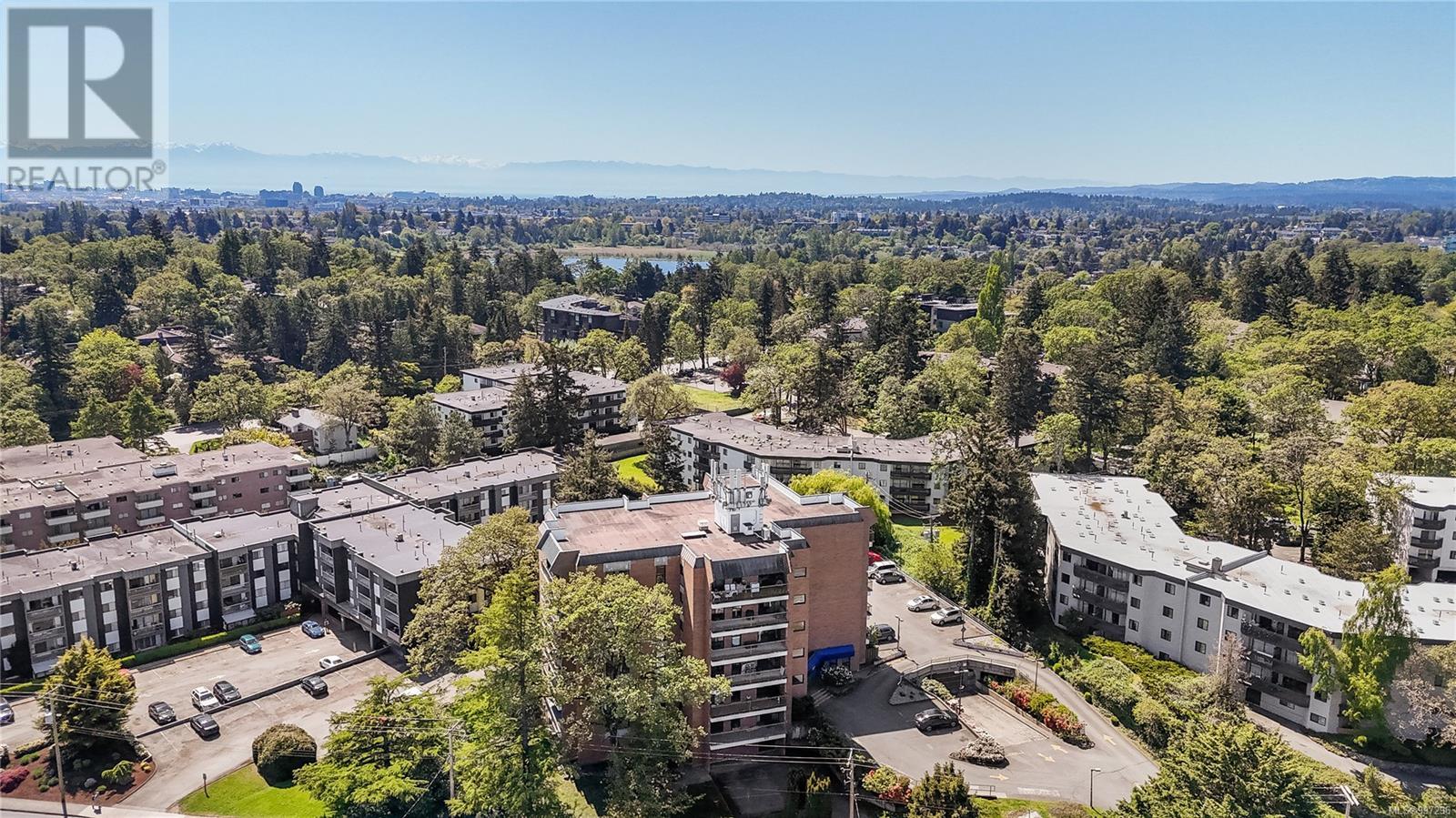 405 4030 Quadra St, Saanich