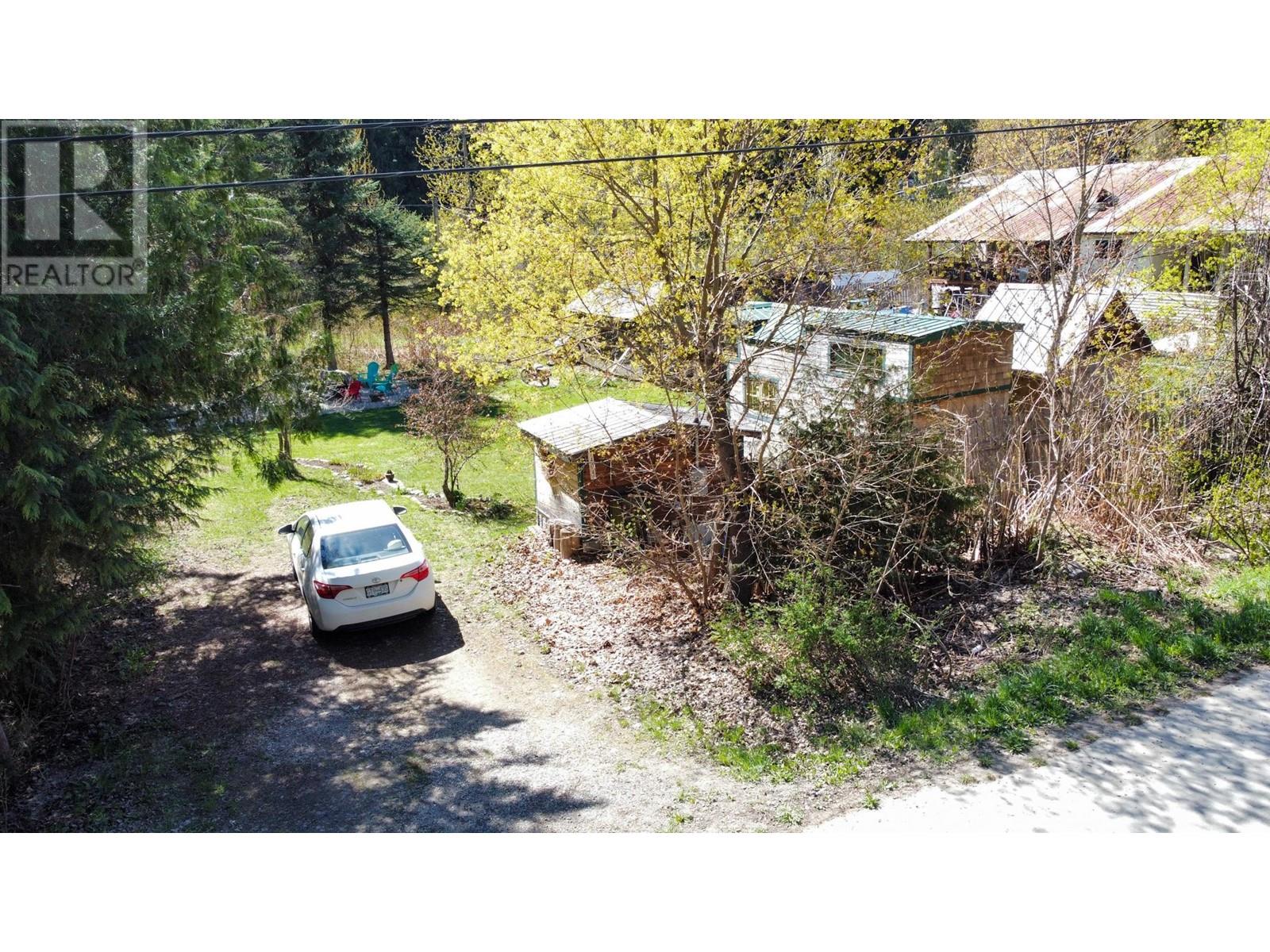 Photo 10 of 7404 1st Avenue, Ymir BC