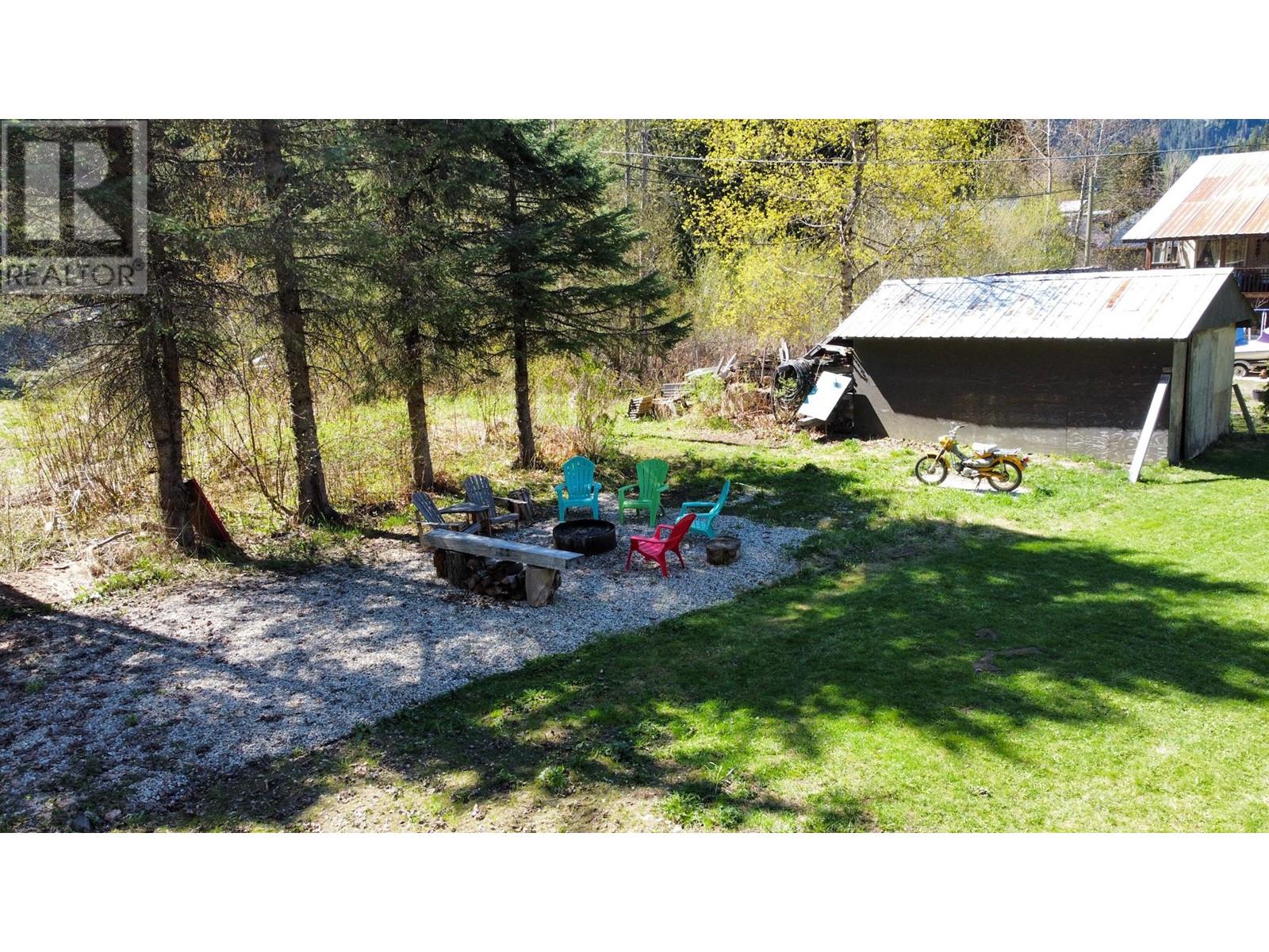 Photo 7 of 7404 1st Avenue, Ymir BC