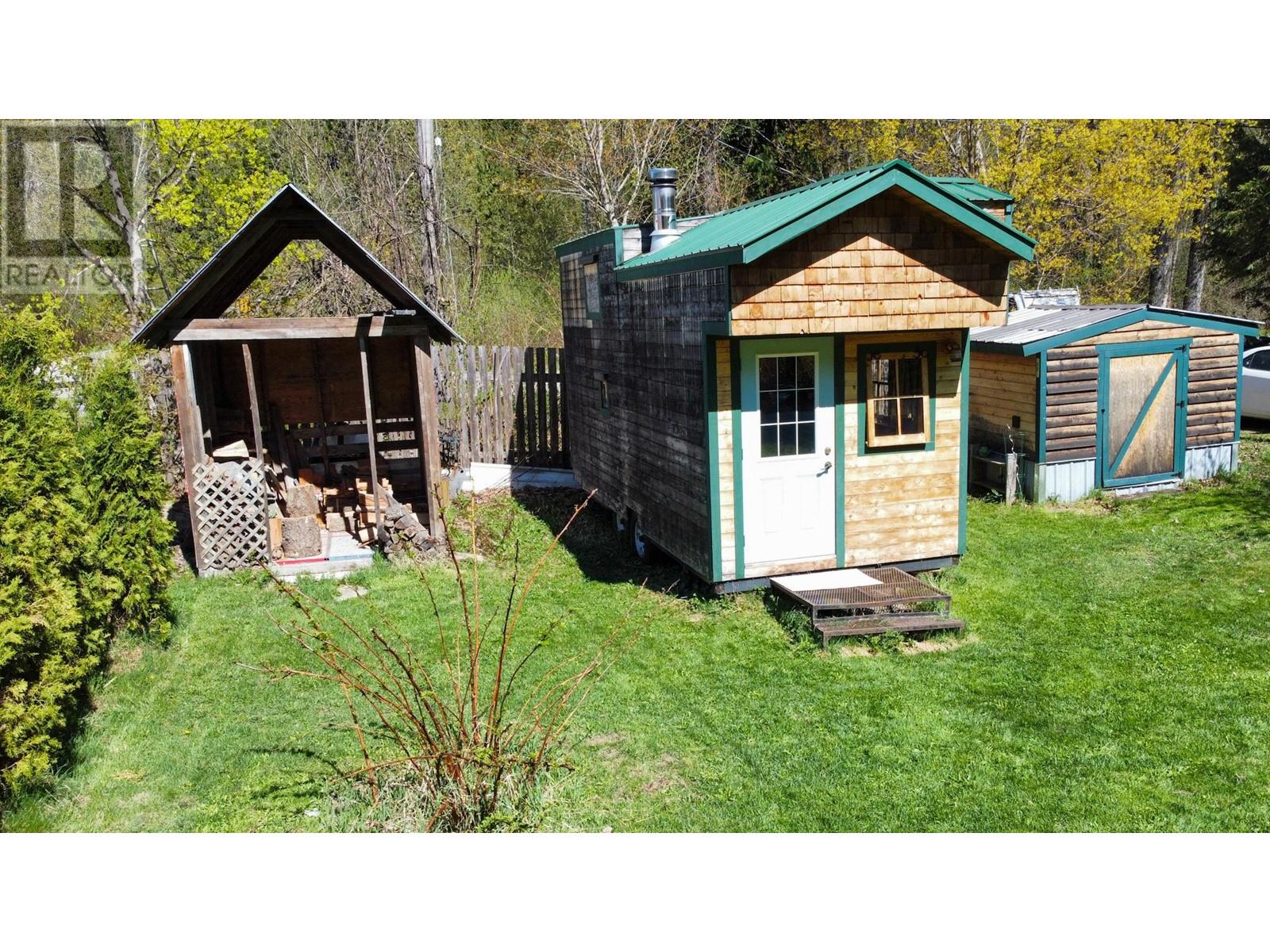 Photo 9 of 7404 1st Avenue, Ymir BC