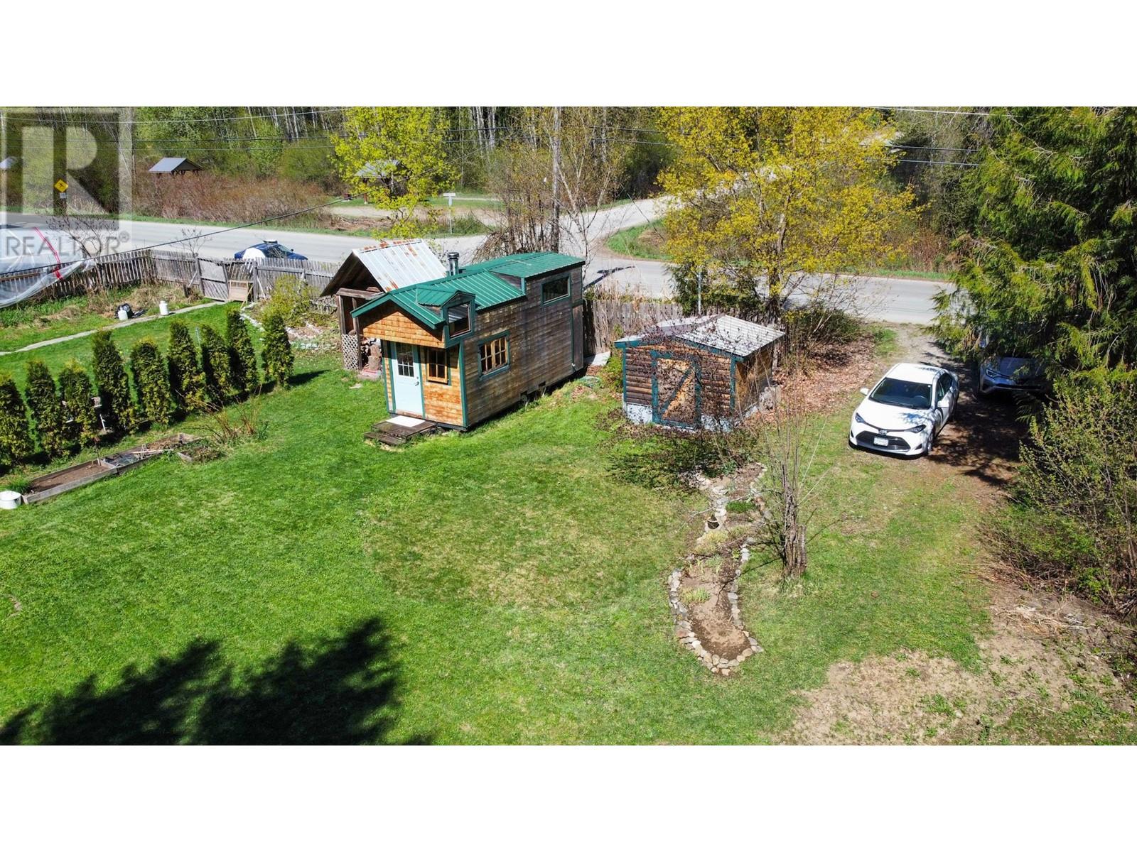 Photo 8 of 7404 1st Avenue, Ymir BC