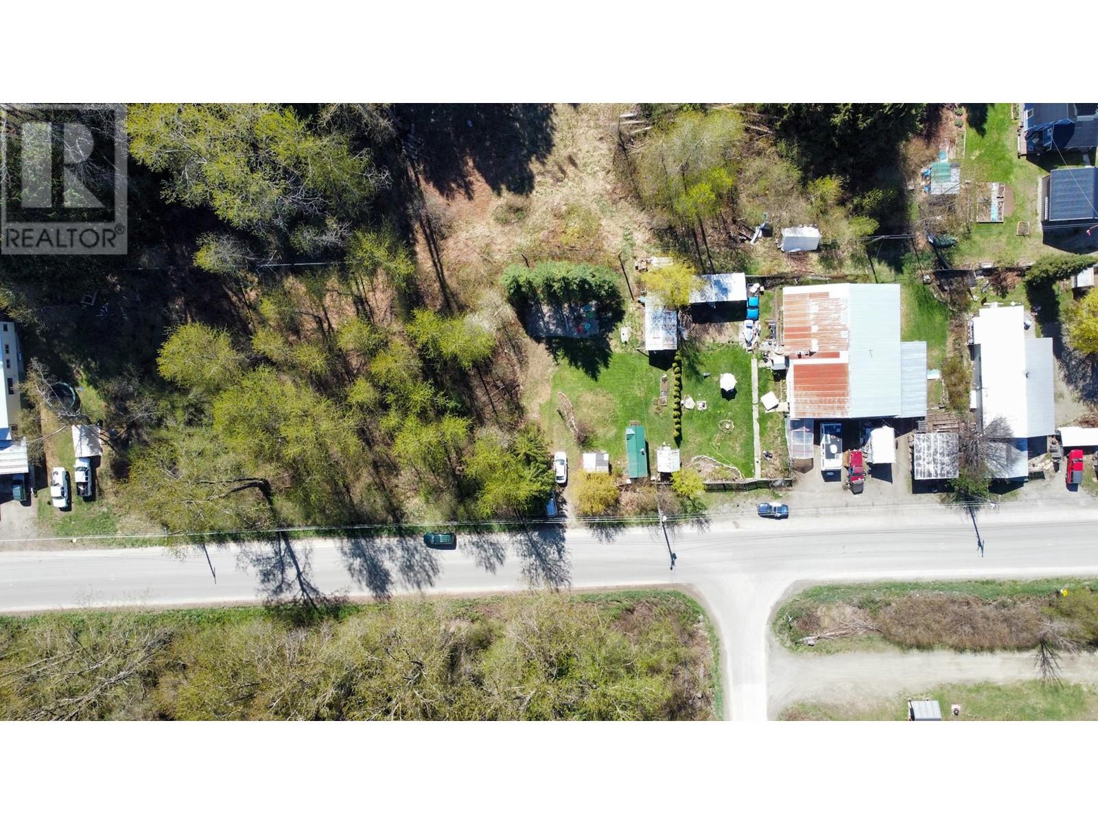 Photo 12 of 7404 1st Avenue, Ymir BC