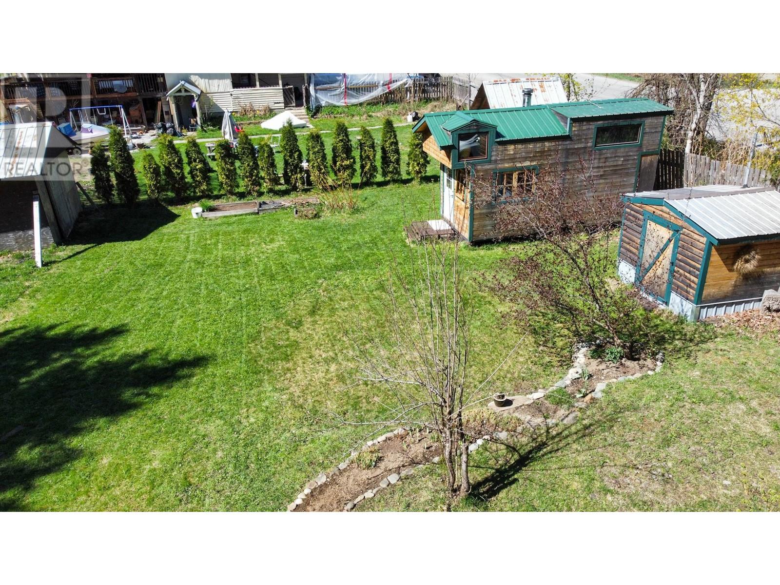 Photo 2 of 7404 1st Avenue, Ymir BC