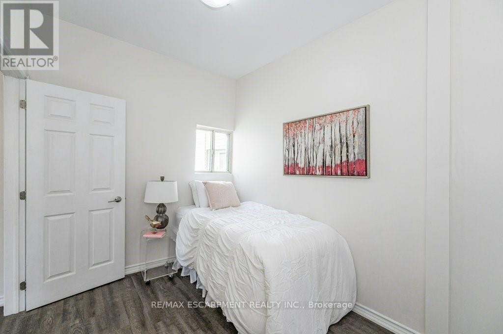 Photo 14 of 196 Picton Street, Hamilton ON