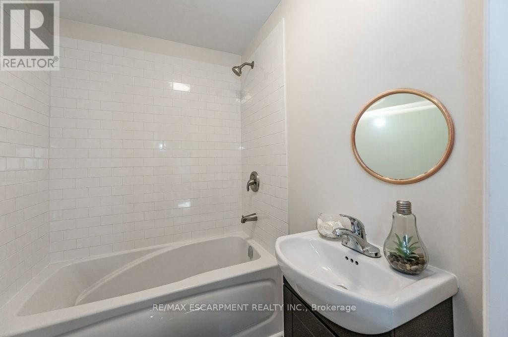 Photo 24 of 196 Picton Street, Hamilton ON