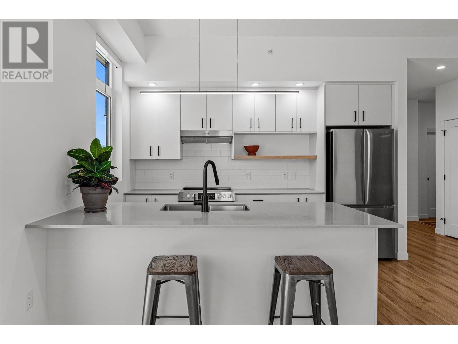 #605 660 CAWSTON AVENUE - Image 14