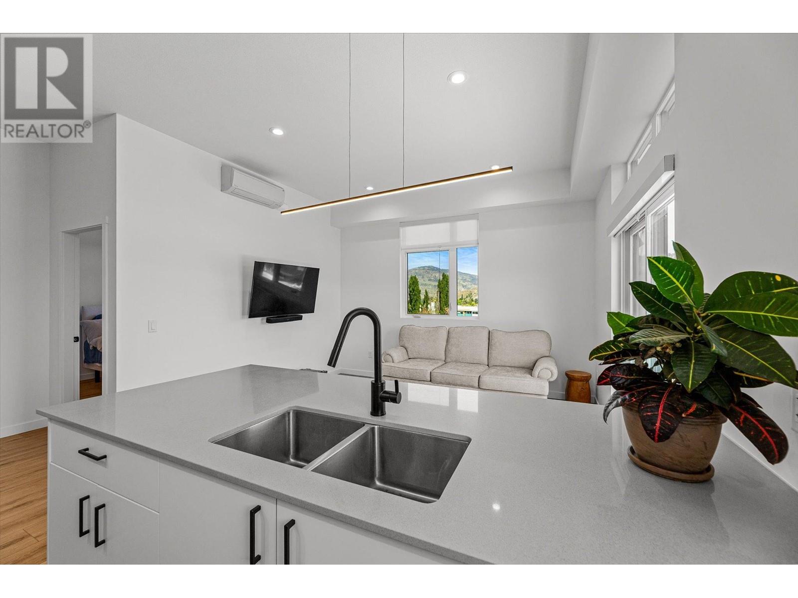 #605 660 CAWSTON AVENUE - Image 6