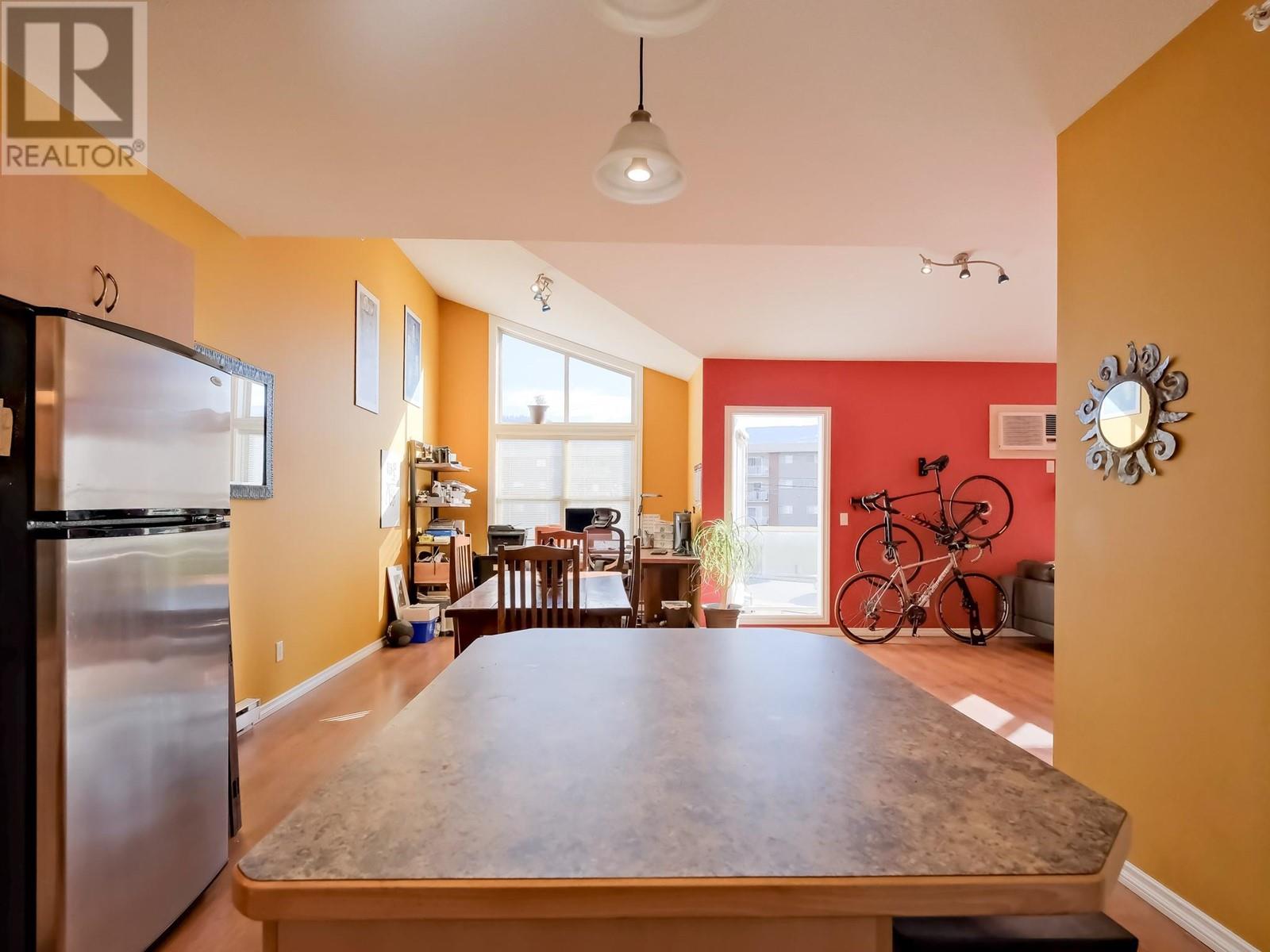304 857 Fairview Road, Penticton
