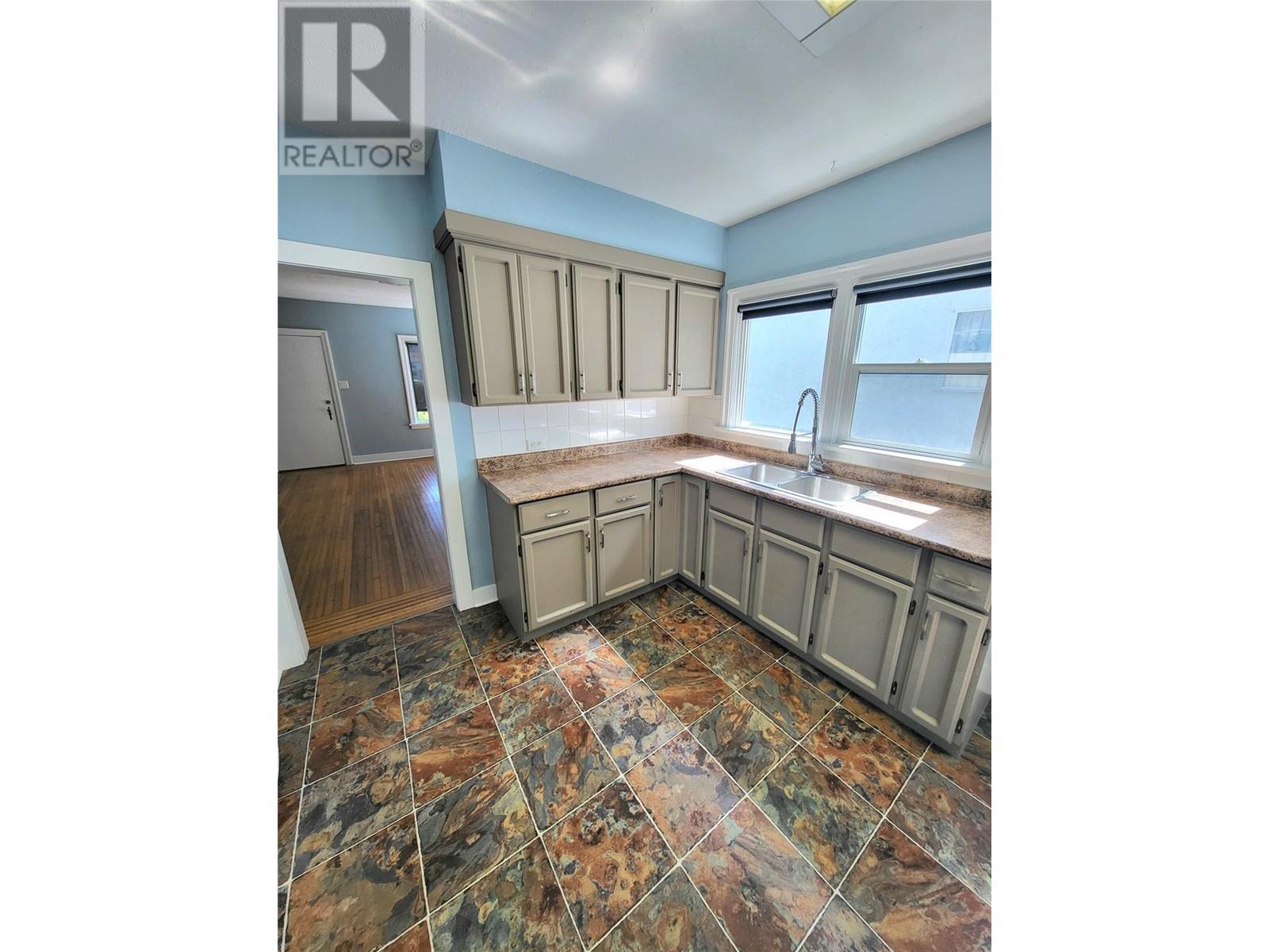  857 Main Street, Penticton