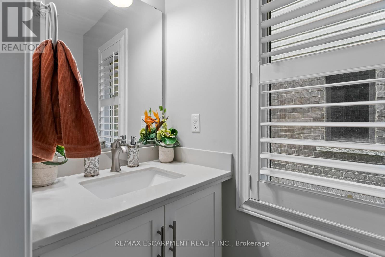 Photo 17 of 20 377 Glancaster Road, Hamilton ON
