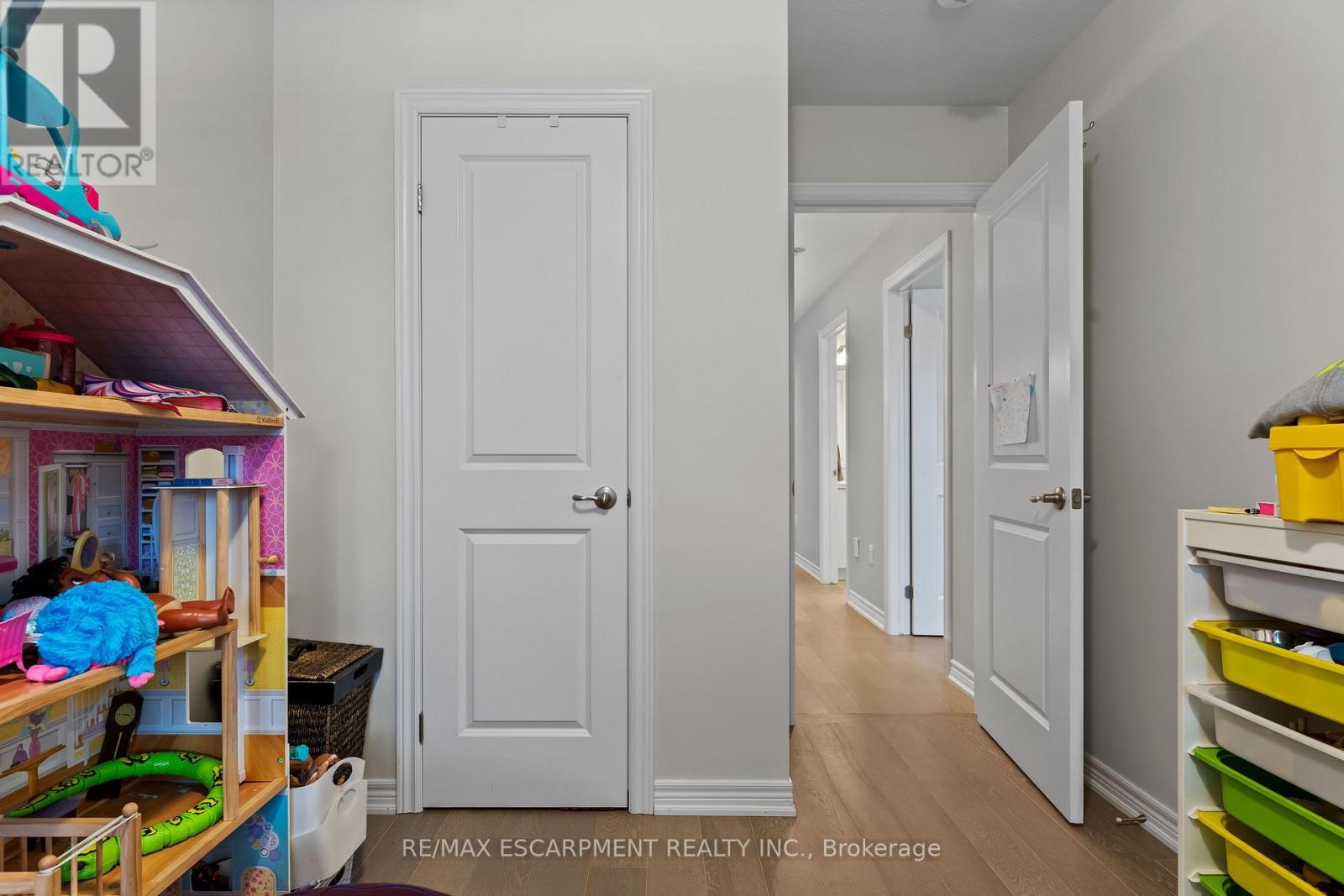 Photo 3 of 20 377 Glancaster Road, Hamilton ON
