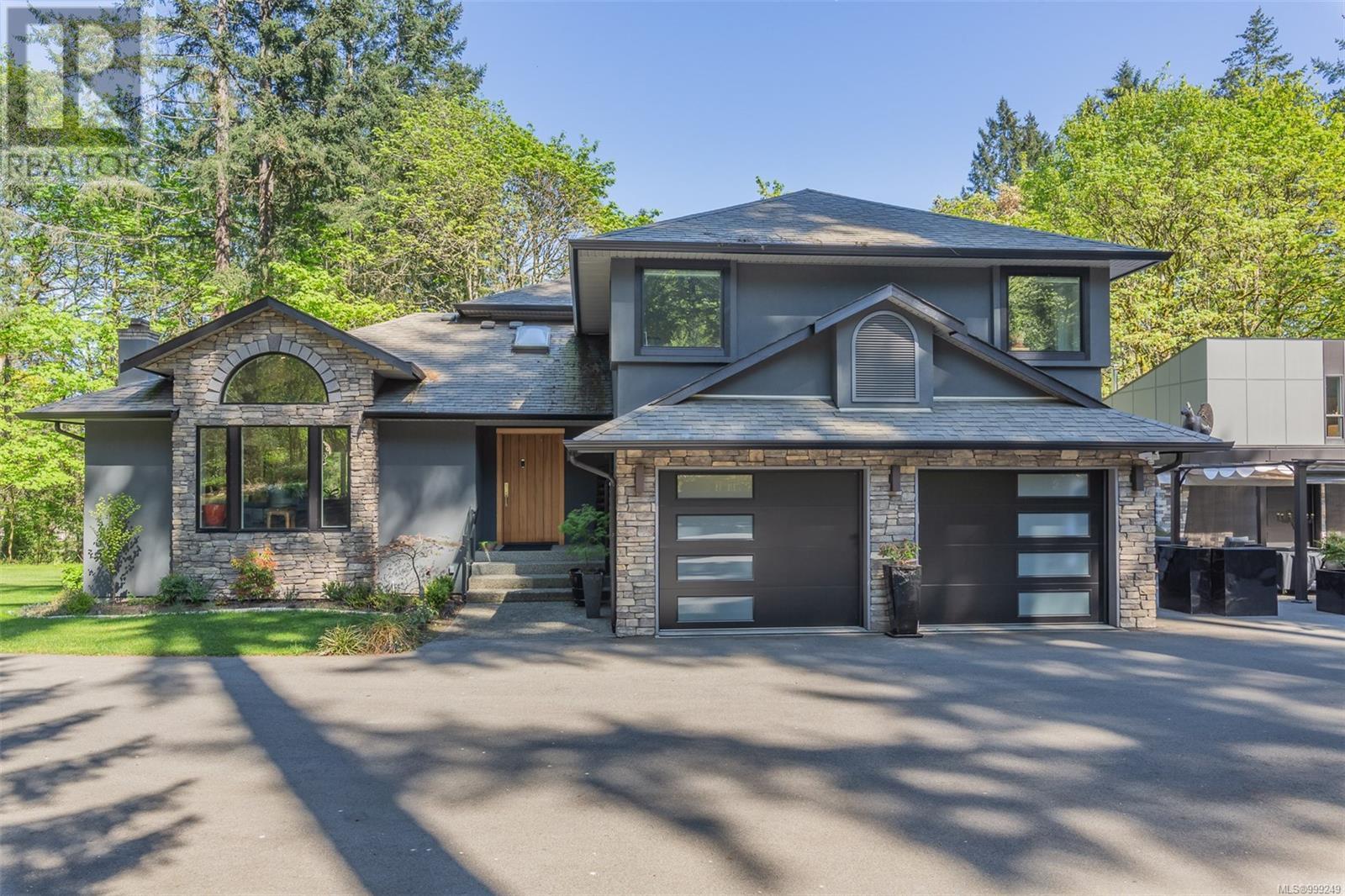  851 Sayward Road, Saanich