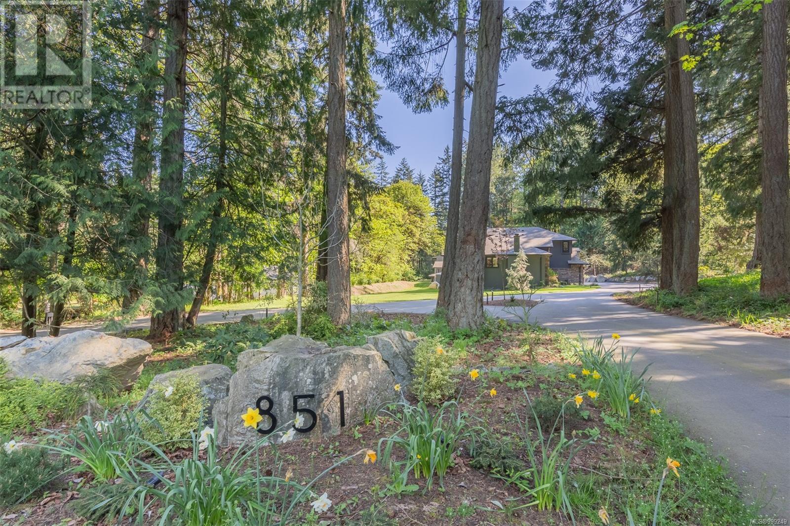  851 Sayward Road, Saanich