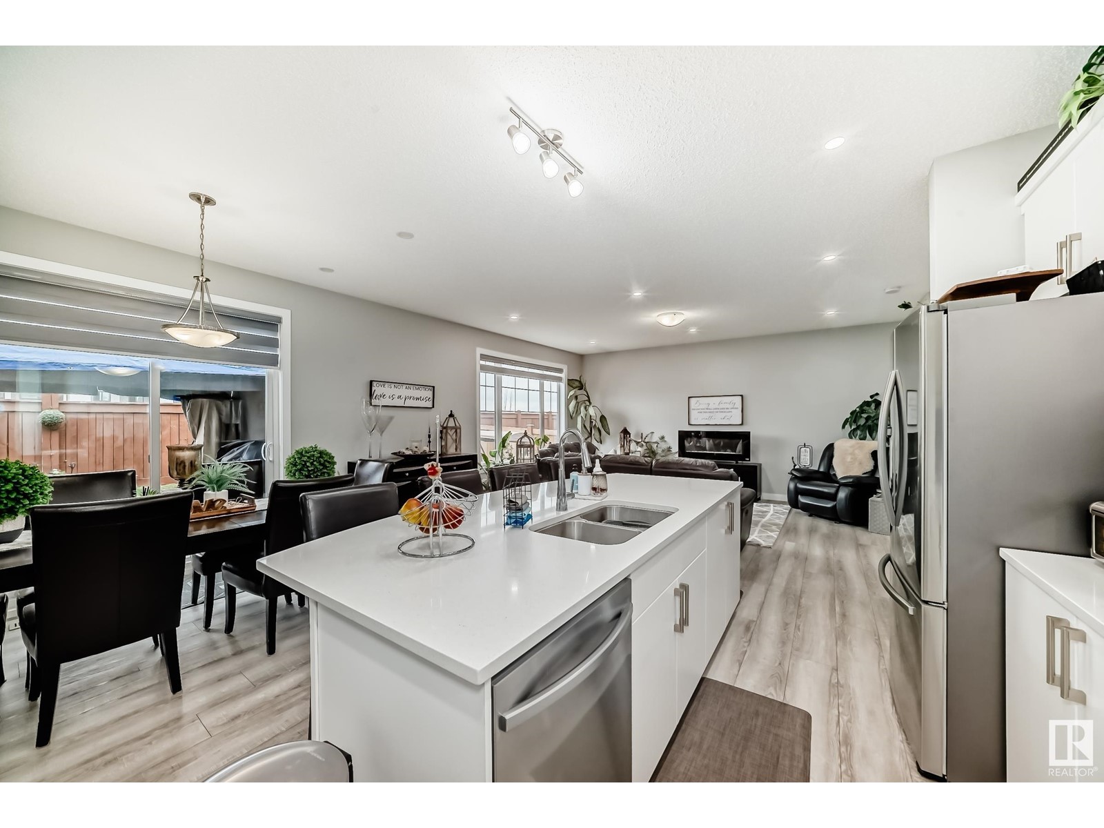 20512 22 AV NW, Edmonton