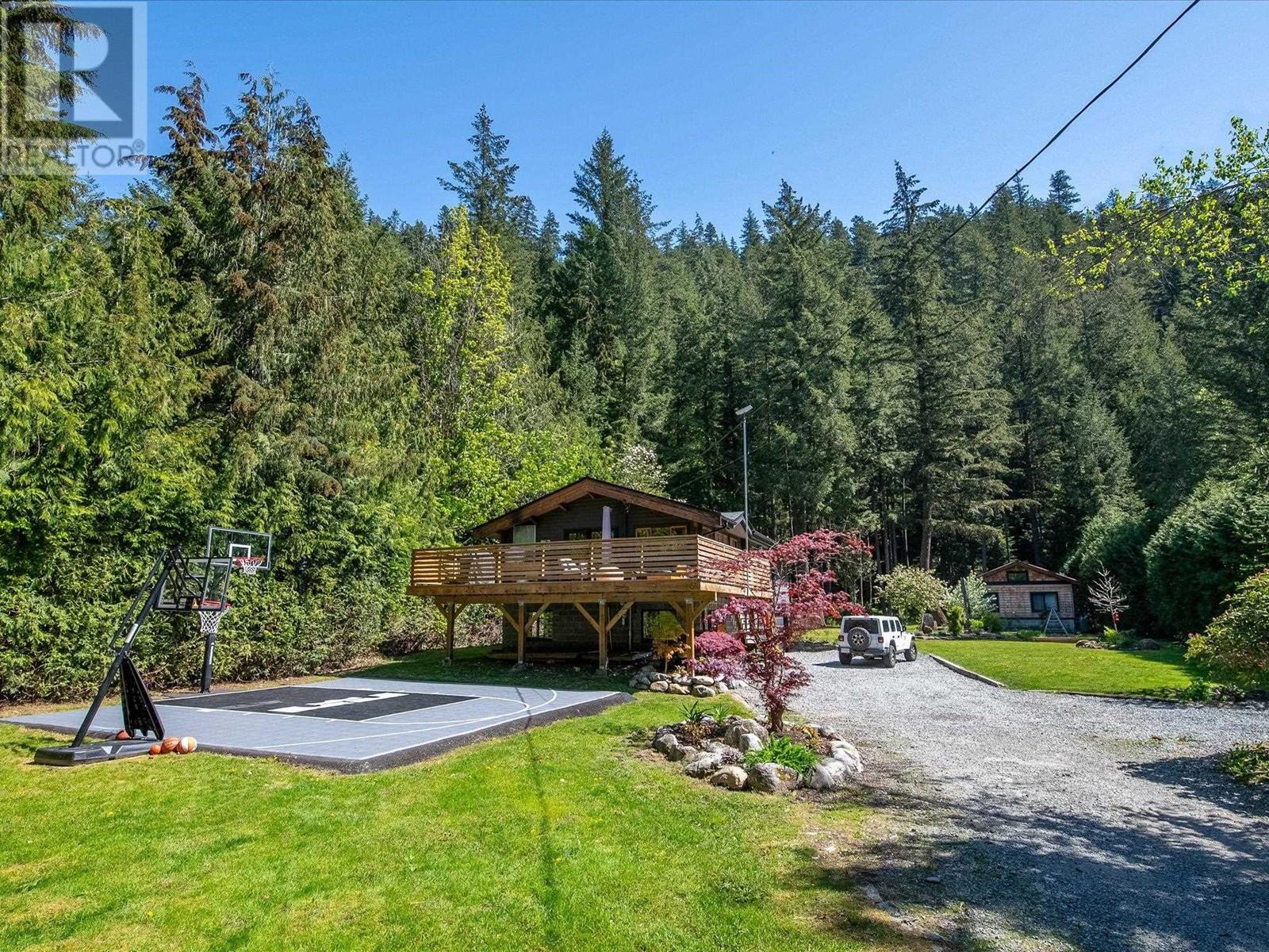 2040 MIDNIGHT WAY, Squamish real estate listing for sale