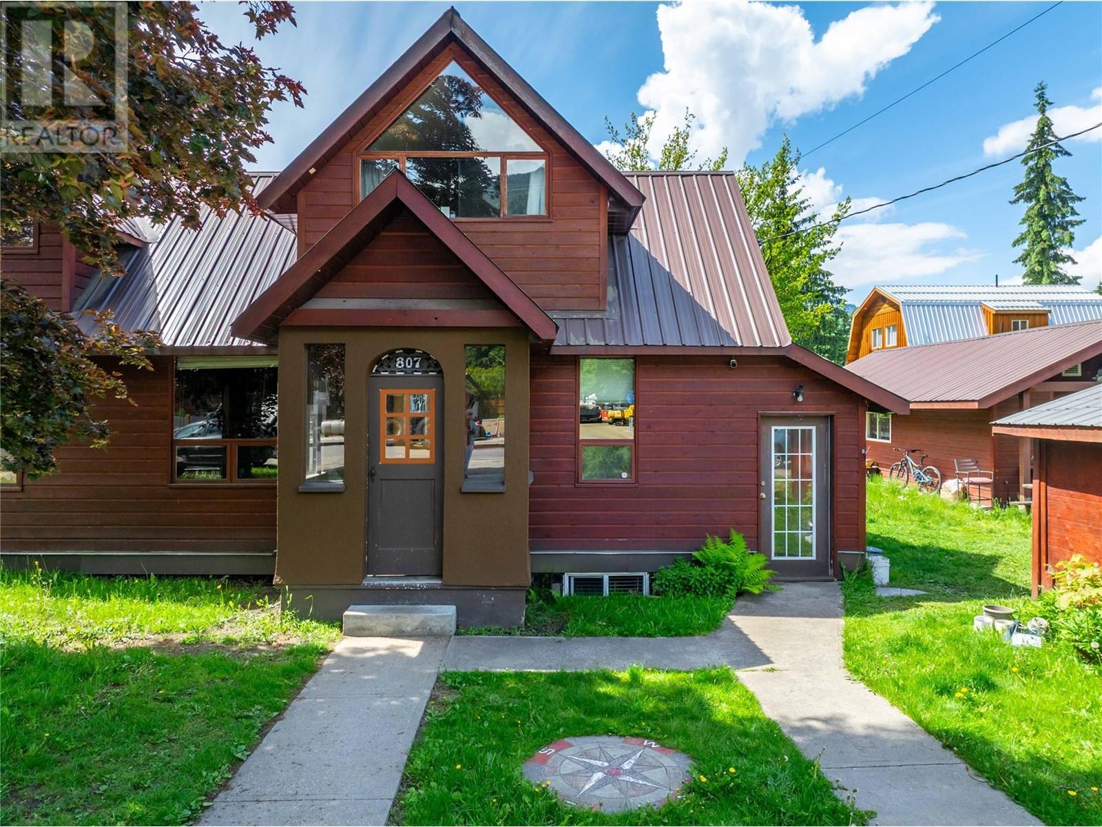 807 Oscar Street, Revelstoke