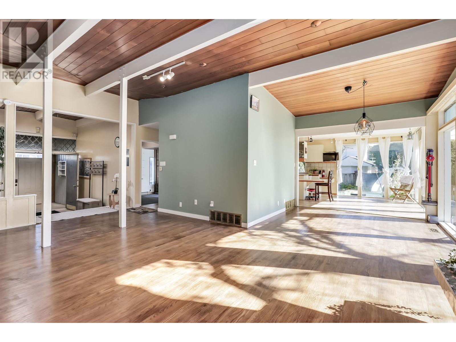 Photo 7 of 10151 Seacote Road, Richmond BC