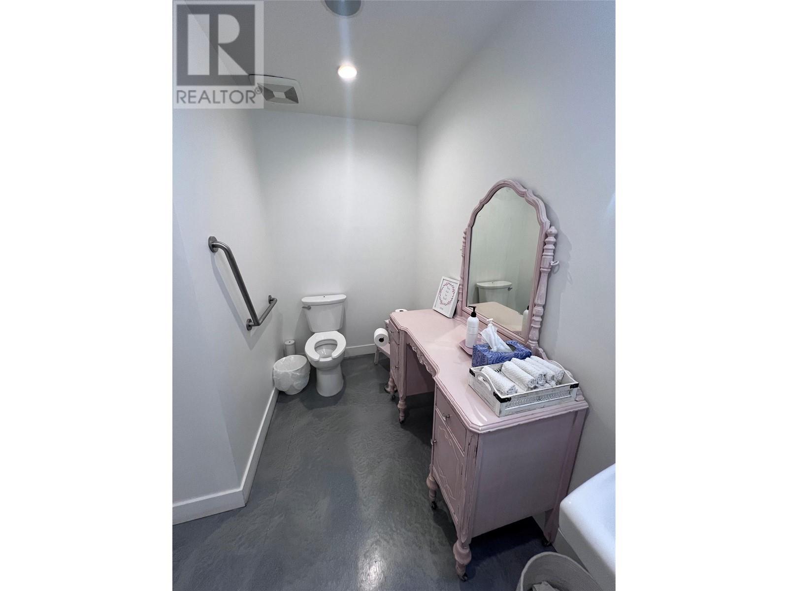 109 1924 Summit Drive, Kelowna
