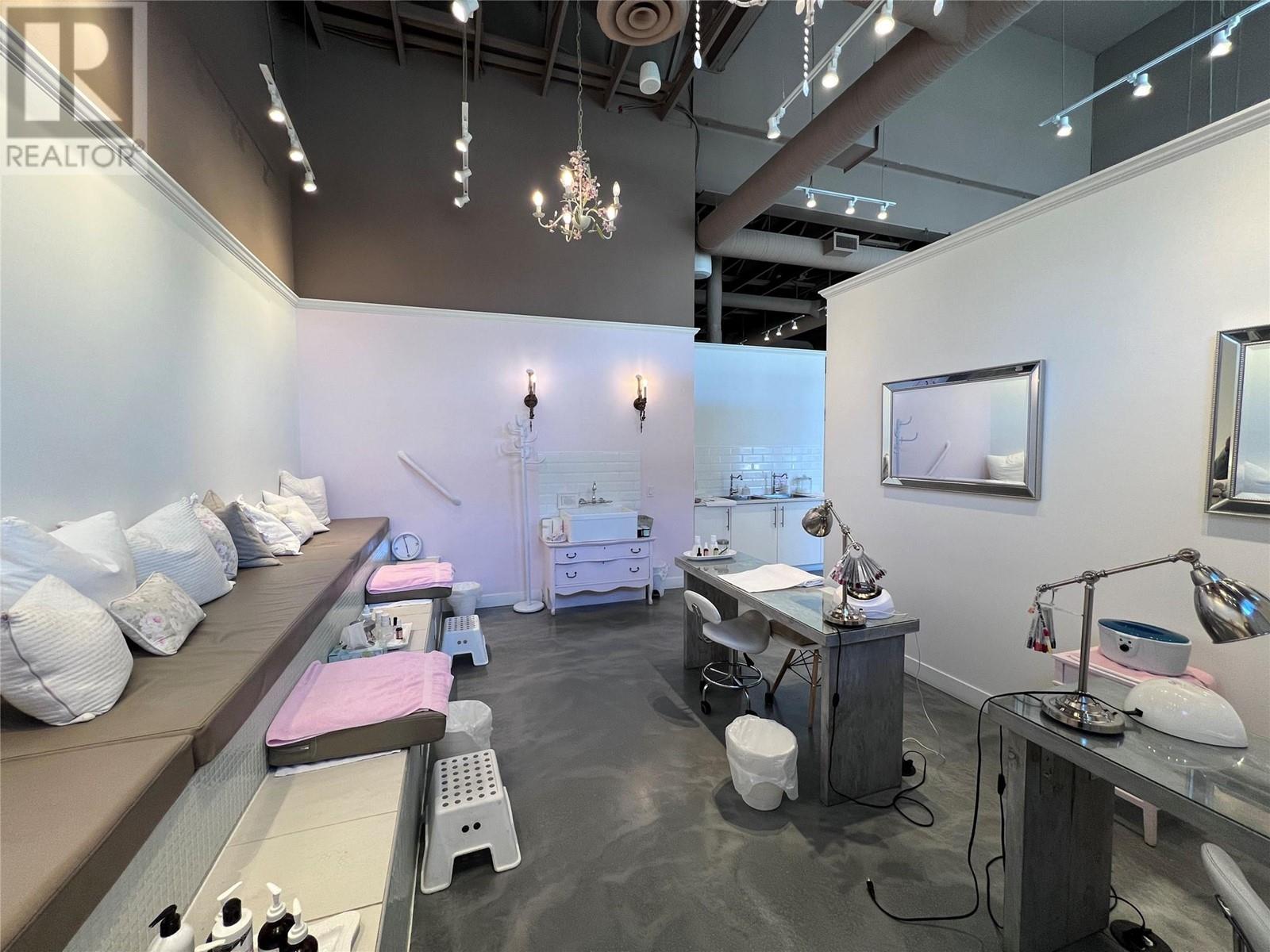 109 1924 Summit Drive, Kelowna