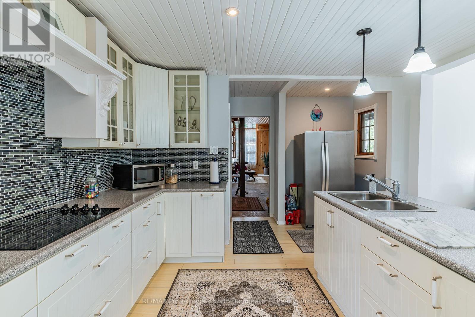 Photo 26 of 1065 Cloverleaf Road, Algonquin Highlands ON