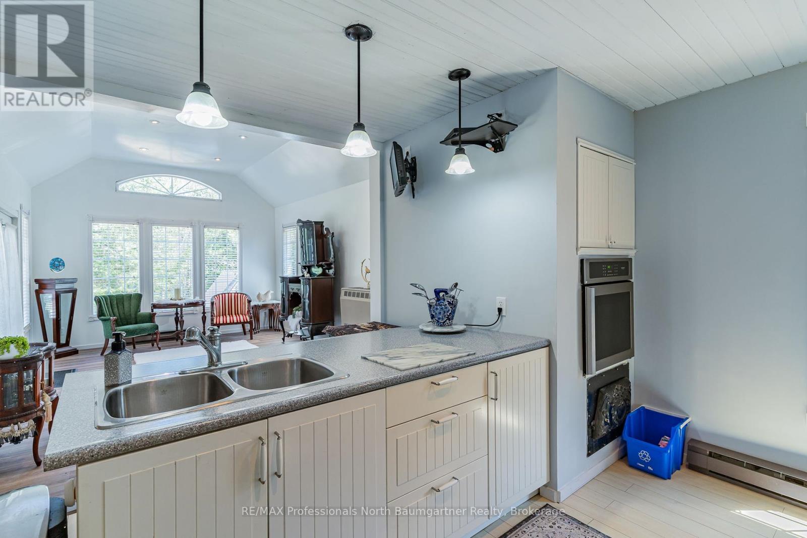 Photo 34 of 1065 Cloverleaf Road, Algonquin Highlands ON