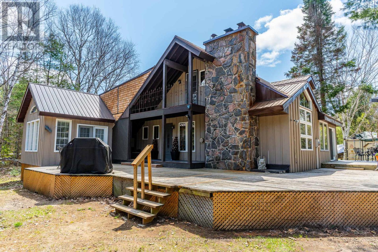 Photo 14 of 1065 Cloverleaf Road, Algonquin Highlands ON