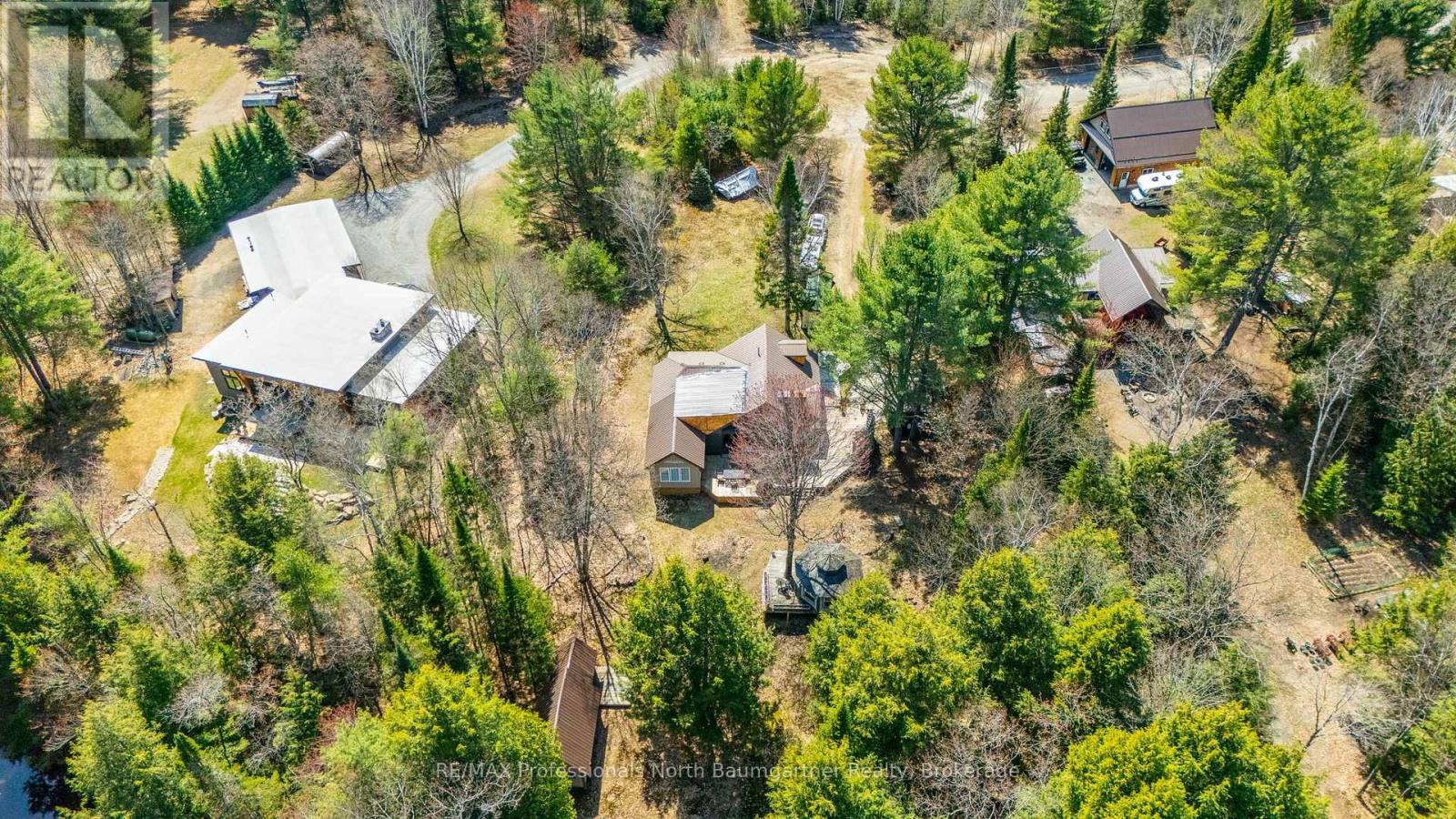 Photo 12 of 1065 Cloverleaf Road, Algonquin Highlands ON
