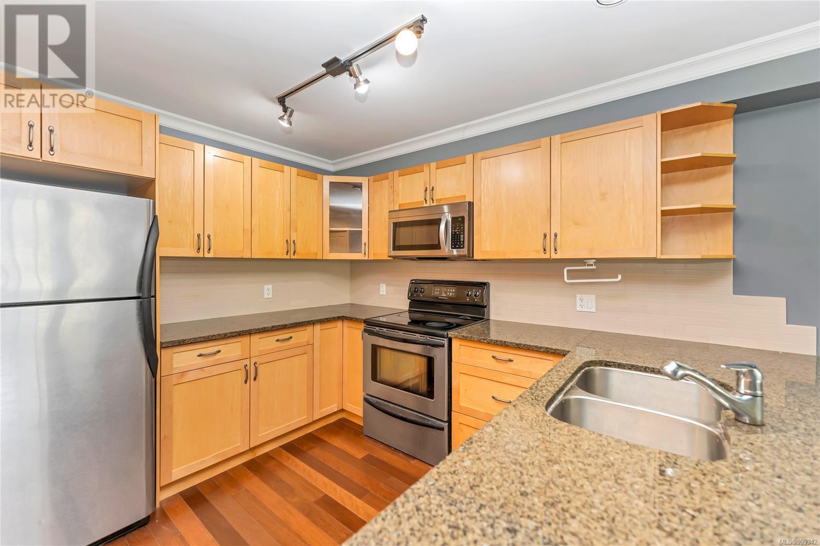 203 1514 Church Ave, Saanich