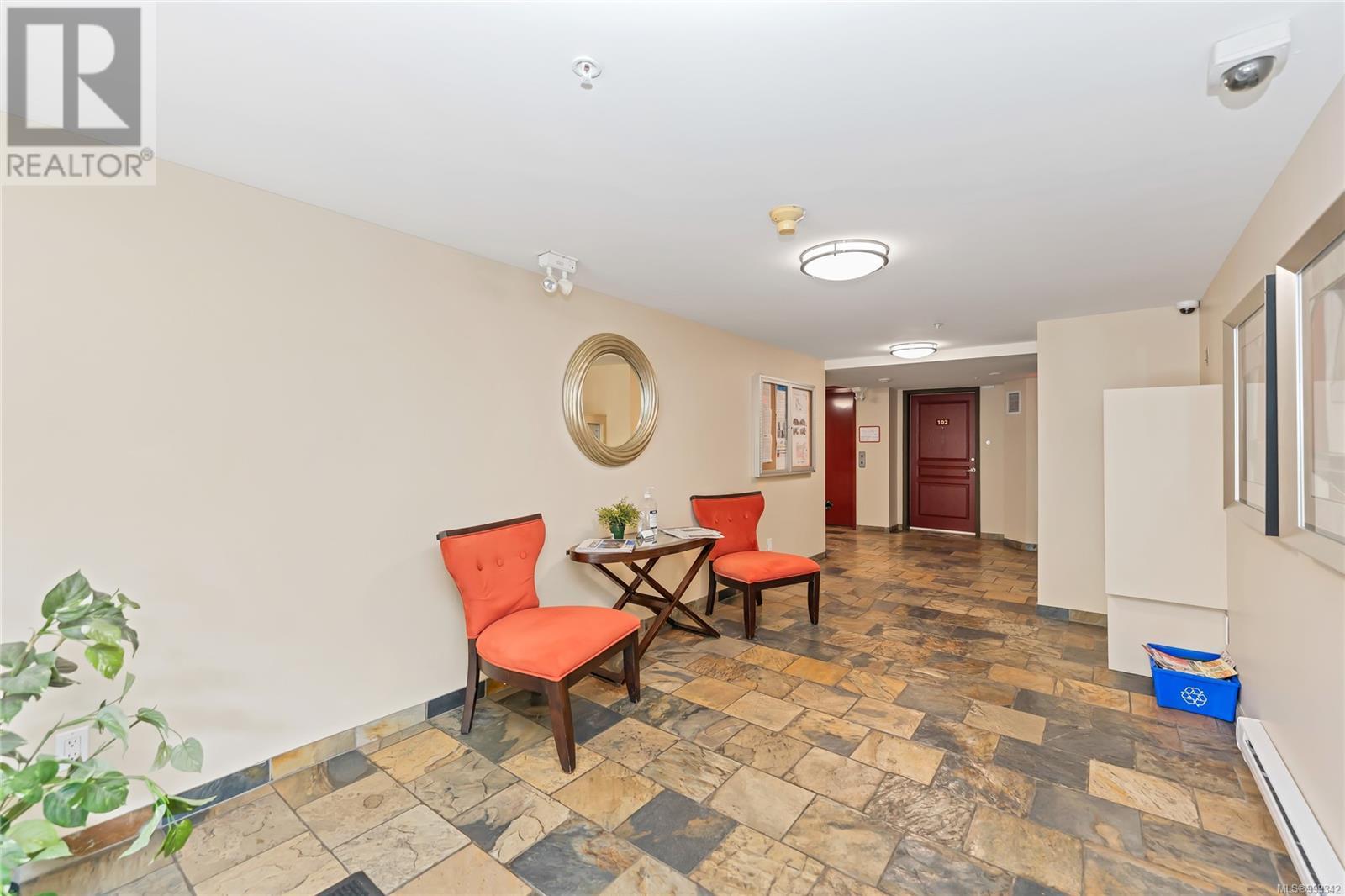 203 1514 Church Ave, Saanich