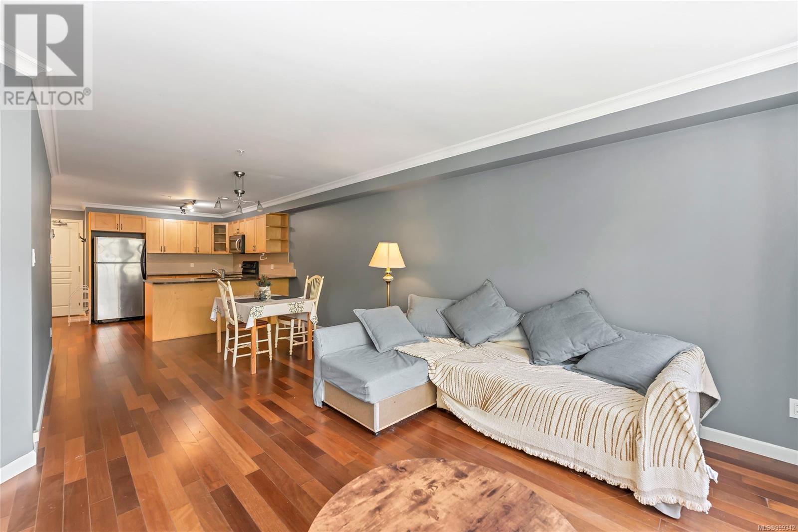 203 1514 Church Ave, Saanich