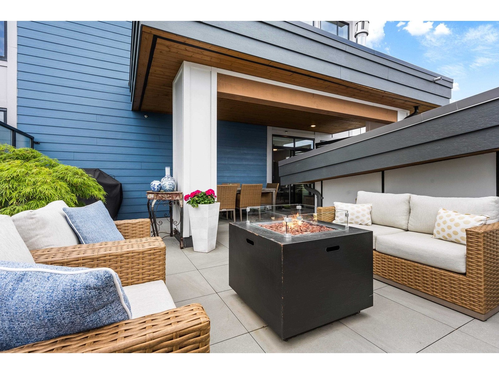 502 45500 MARKET WAY, Garrison Crossing, Chilliwack