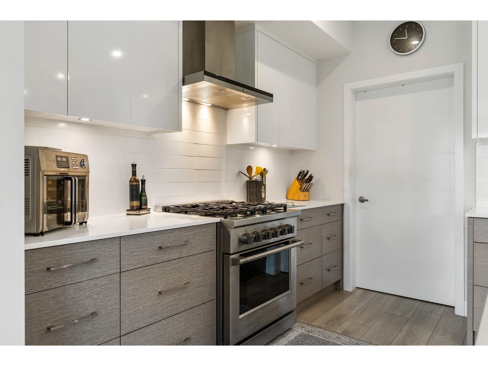 Photo 2 of 502 45500 Market Way Garrison Crossing, Chilliwack BC